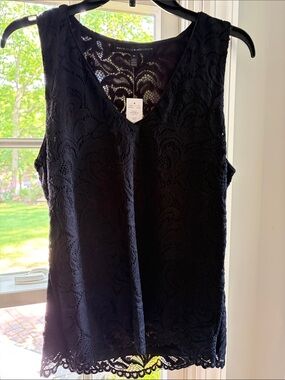 White House Black Market black lined Lace V-Neck Sleeveless Camisole. NWT